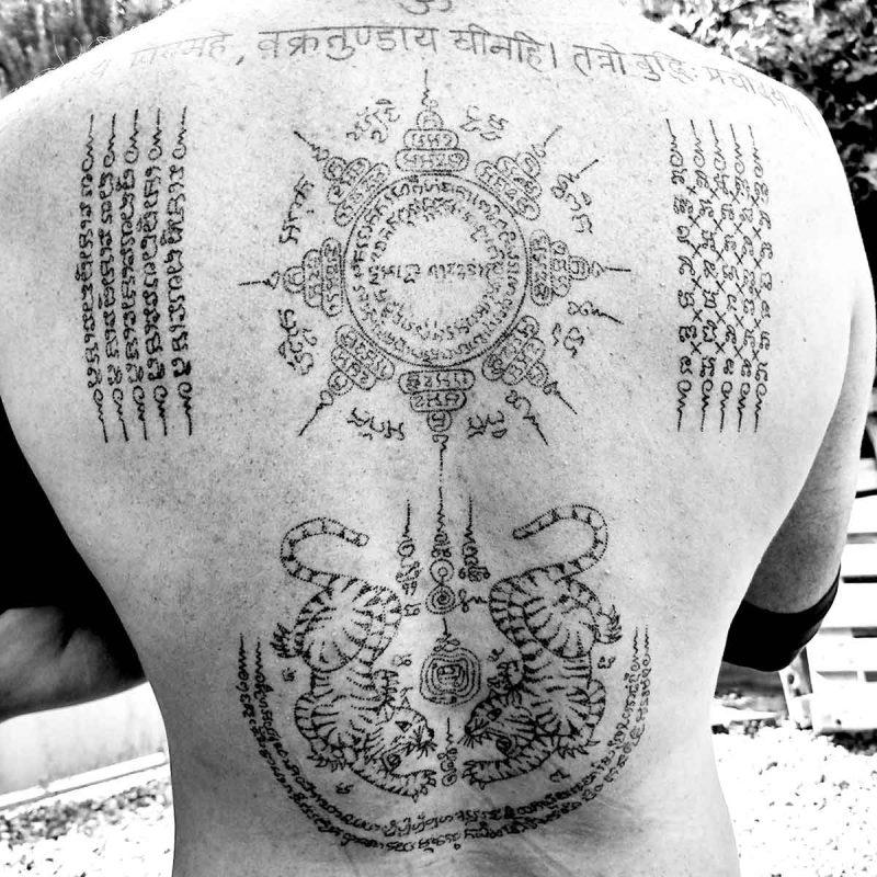 TATOUAGE THAÏLANDAIS Sak Yant Signification tatoué à la main