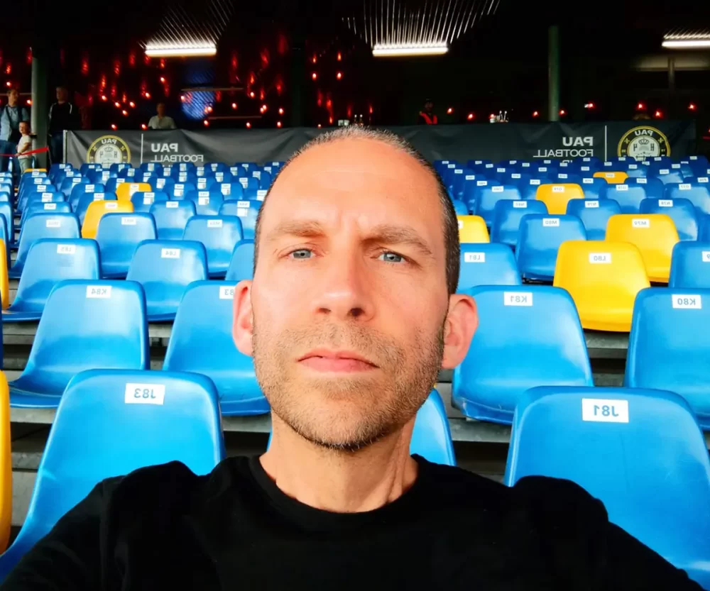 tatoueur bayonne handpoke jamie profil Portrait de Jamie, tatoueur à Bayonne spécialisé en handpoke