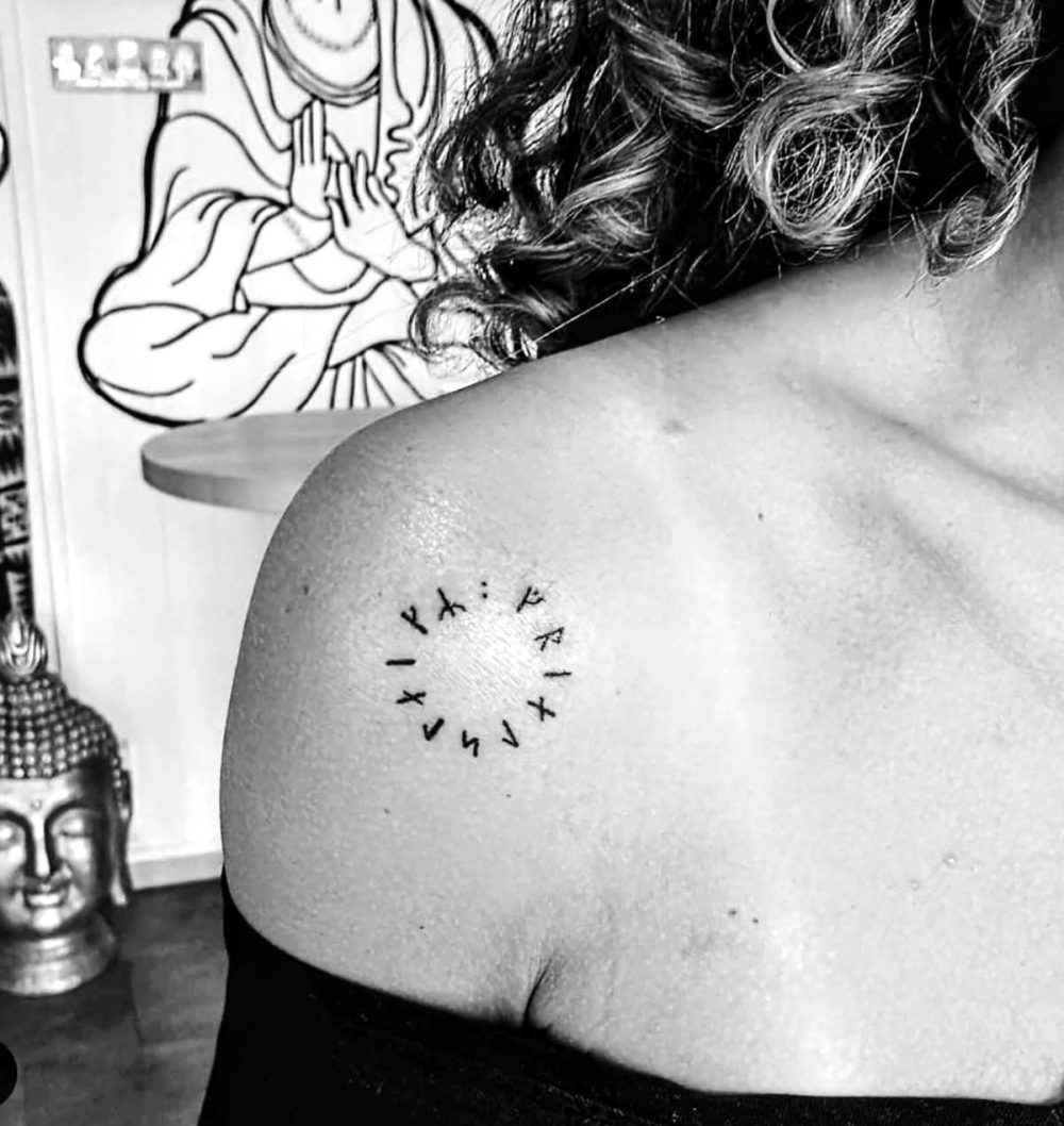 Tatouage Runes Handpoke