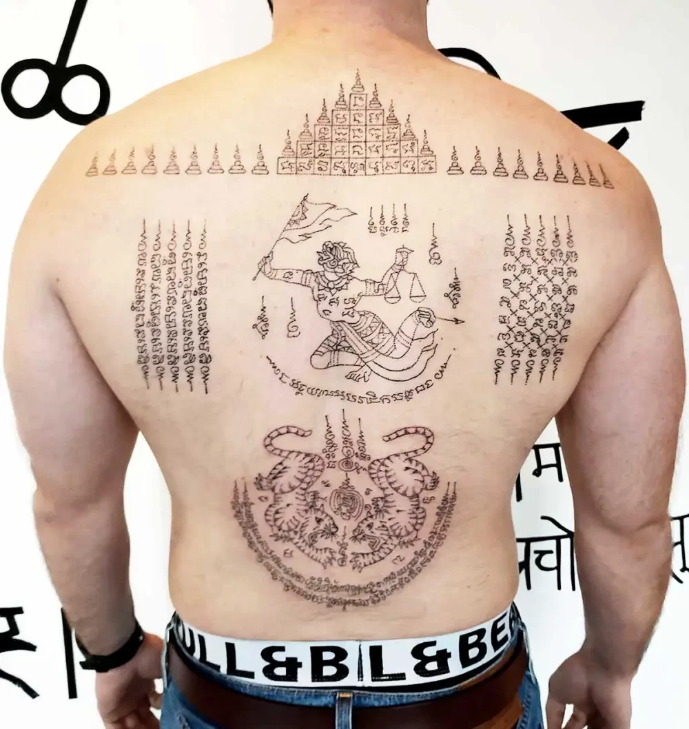 Tatouage thaïlandais Sak Yant Gao Yord Hanuman dos complet handpoke Bayonne